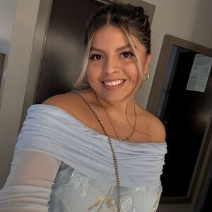 Meet your Posher, Isela